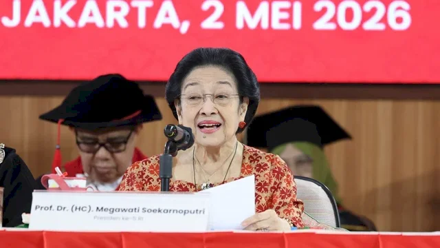 Presiden ke-5 RI Megawati Soekarnoputri memberikan orasi ilmiah di Universitas Borobudur, Jakarta, Sabtu (2/5/2026). Ia menegaskan Indonesia milik rakyat, bukan perorangan. (Foto: Dok. PDIP)