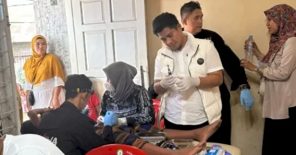 Pimpinan DPRD Gowa Uji Kemampuan Medis: Sunat Gratis Puluhan Anak