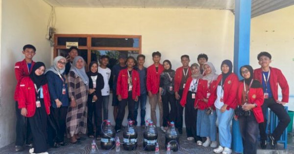 Mahasiswa Unhas Latih Warga Laikang Olah Sargassum lewat Program SARGACYCLE