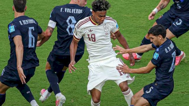Spanyol juara Grup H Piala Dunia 2026 usai menang 1-0 atas Uruguay. Blunder fatal Muslera bikin Uruguay tersingkir || (foto_X@BarcaUniversal) 