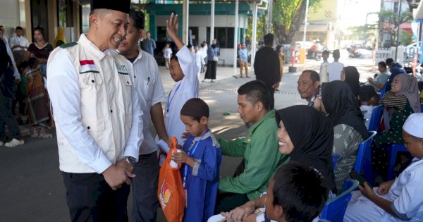 Khitan Gratis dan Bantuan Sekolah Warnai Muharram YBM PLN Sulselrabar