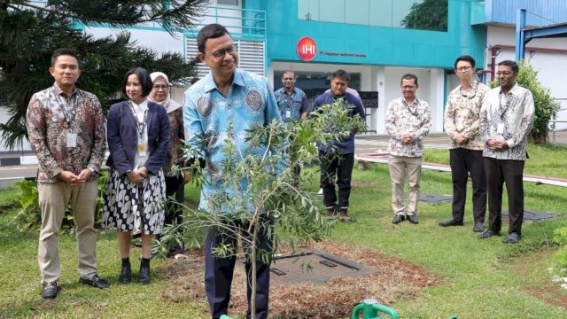 Kepala BPOM RI, Taruna Ikrar penanaman pohon. (Dok. BPOM)