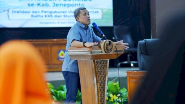 Bupati Jeneponto, Paris Yasir, memberikan arahan dalam Pelatihan dan Pembinaan Tim Pendamping Keluarga (TPK) serta Ketua Kader Posyandu se-Kabupaten Jeneponto di Ruang Pola Kantor Bupati, Selasa (9/6/2026).
(Dok. Humas Pemkab Jeneponto)