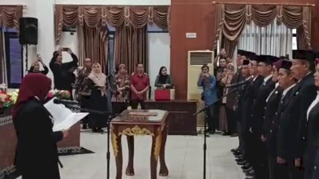 Bupati Sinjai melantik pejabat, Kamis (11/6). (Dok. IRM)