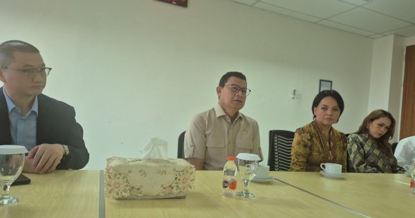 Taruna Ikrar Menyapa Kampus UHW, Menyalakan Harapan Generasi Muda Indonesia