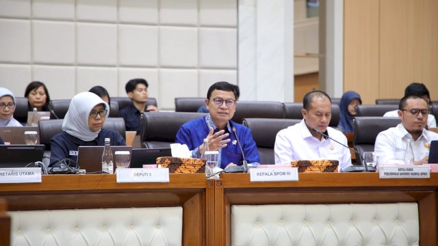 Kepala BPOM RI, Taruna Ikrar mengikuti rapat di DPR RI, Senin (22/6). (Dok. Hsn/HN)