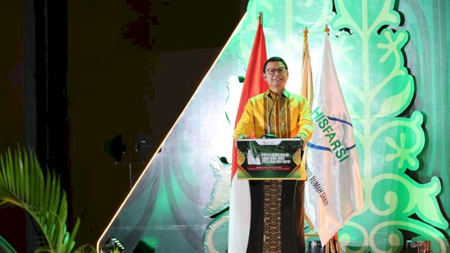 Kepala BPOM RI, Prof. Taruna Ikrar jadi pemateri di Munas Himpunan Seminar Farmasi Rumah Sakit (HISFARSI) di Pekanbaru, Kamis (25/6). (Dok. BPOM)