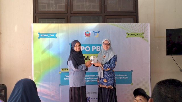 Wadir 4 PNUP (Batik Korpri) Dr Nurhayati Buka Acara Expo PBL TMJ. (Dok. PNUP)