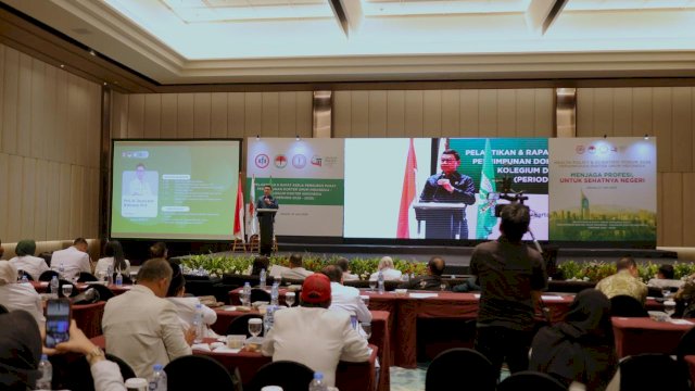 Kepala BPOM RI, Prof Taruna Ikrar memberikan sambutan. (Dok. BPOM)