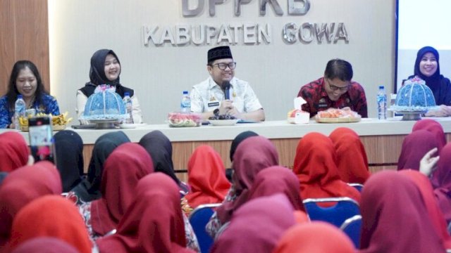 Wakil Bupati Gowa Darmawangsyah Muin saat memimpin Rapat Pengendalian Lapangan Program Bangga Kencana di Aula Dinas PPKB Gowa, Kamis (21/5/2026) || (humasgowa_yoz)