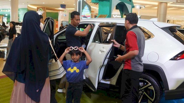 Mobil Toyota diserbu pembeli karena nilai jualnya tetap tinggi dan bisa menjadi investasi jangka panjang. (Dok. Gita/HN)