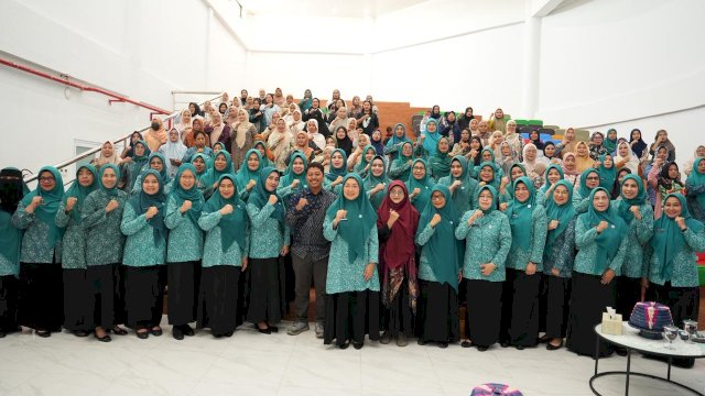 Pelaksanaan kegiatan Gerakan Keluarga Cerdas Berinternet bertema &ldquo;Upgrade Dirimu, Upgrade Keluargamu: Ibu Muda Berdaya di Tengah Banjir Informasi&rdquo; yang digelar TP PKK Makassar, Kamis (4/6/2026). (Dok. Pemkot)