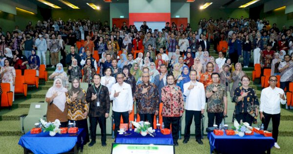 Wamenaker: Mahasiswa Wajib Punya Sertifikasi Kompetensi, Ijazah Saja Tidak Cukup!