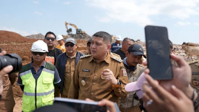 Walikota Makassar Munafri Arifuddin saat berkunjung ke TPA Antangin. (Dok. Pemkot)
