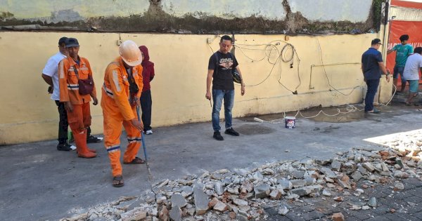 Kembalikan Fungsi Fasum, Pemkot Makassar Tertibkan Lapak Pallubasa Serigala