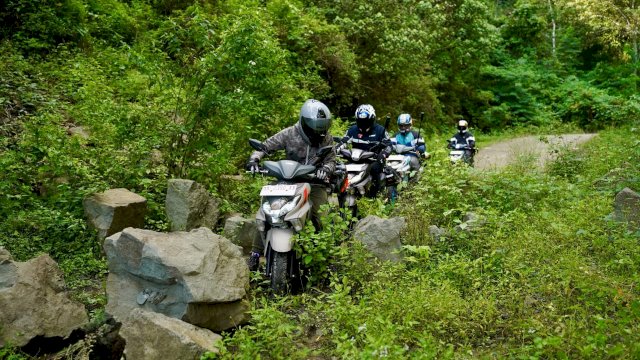 Peserta Celebes Expedition saat menembus jalur Sulawesi. (Dok. SJAM)