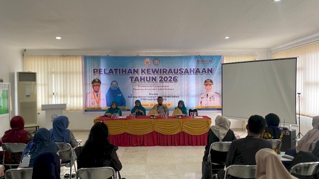 Pelaksanaan kegiatan Pelatihan Kewirausahaan Pembuatan Cocopeat dan Pewarna Alami. (Dok. Gita/HN)