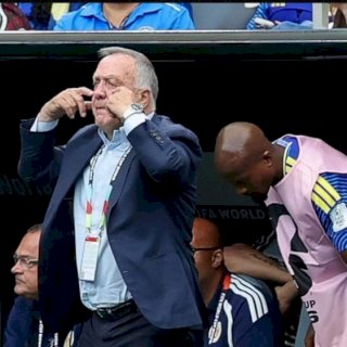 Debut Piala Dunia Curaçao: Kalah 1-7, Advocaat Tetap Bangga pada Tim