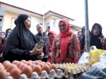 Bupati Gowa Borong Minyak Goreng untuk Warga di Pasar Murah