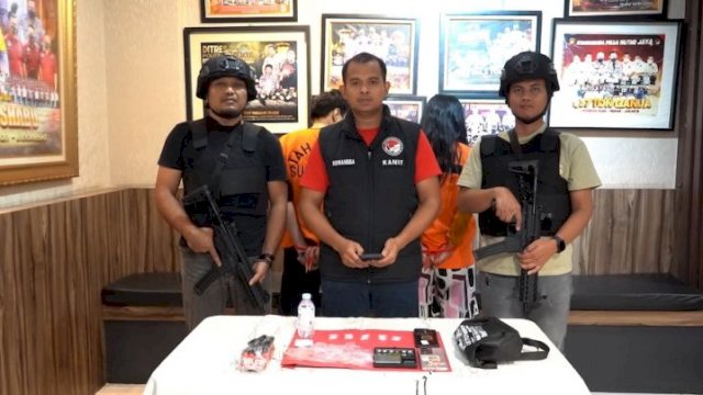 Pasutri di Bekasi jadi pengedar sabu, Polisi sita 5,6 Gram narkoba ||(HO_poldametrojaya)