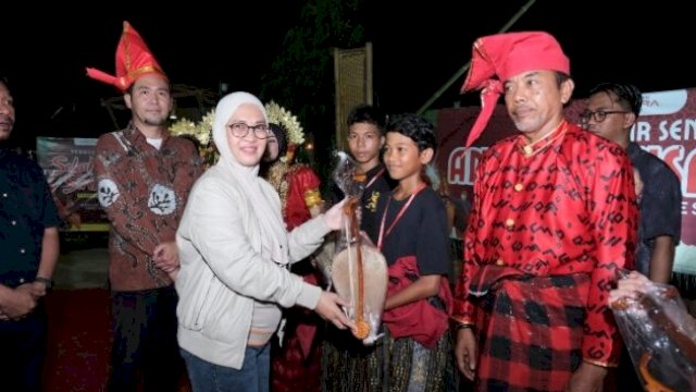 Jaga Jejak Jati Diri, Bupati Gowa Resmi Buka Sekolah Sinrilik Angkatan Pertama   || (ho_yoz)