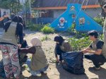 PPK Ormawa SPACE FT-UH Gotong Royong Bersihkan Material Sisa Longsor di Desa Lonjoboko