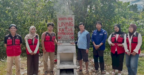 Mahasiswa Unhas Resmikan Rocket Stove Ramah Lingkungan di Maros