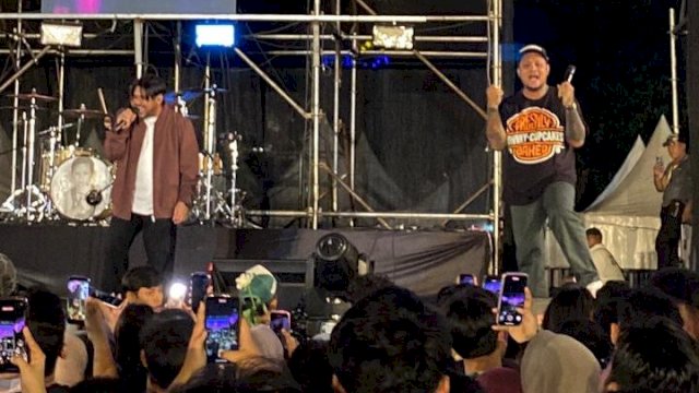 Last child saat konser di Karebosi Makassar. (Dok. Gita/HN)