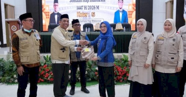 Bupati Husniah Jemput Langsung Jemaah Haji Kloter 5 di Sudiang
