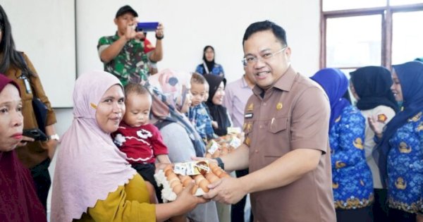 Gempur Stunting, Wabup Gowa Pakai Gaji Pribadi untuk Paket Giz