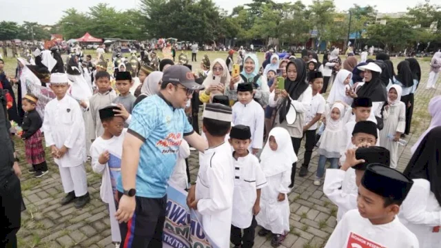 Wakil Bupati Gowa, Darmawangsyah Muin, saat membuka Jalan Sehat Pawai Muharram ||(foto_humaskab) 