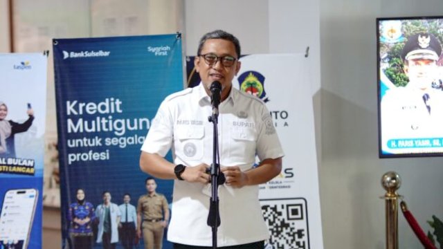 Bupati Jeneponto Paris Yasir saat meluncurkan Aplikasi TANGKAS untuk ASN Pemkab Jeneponto ||(foto_humas) 