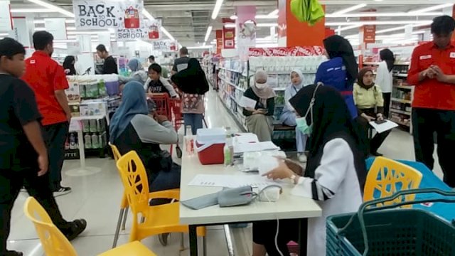 Donor darah Lotte Mart PMI Makassar. (Dok. KH)