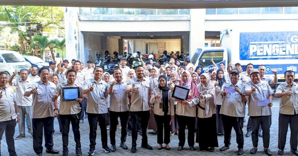Perumda Pasar Makassar Raya Beri Apresiasi kepada Pegawai Teladan Periode Juli 2026