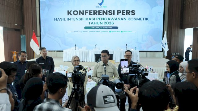 Kepala BPOM RI, Prof Taruna Ikrar bersama awak media, Senin (13/7). (Dok. HSN)
