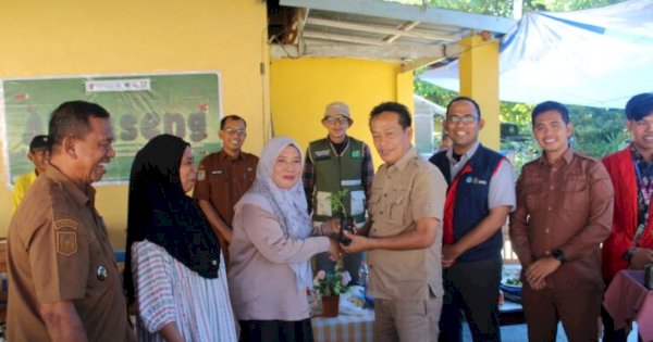 UKM KPI Unhas Revitalisasi P2L KWT Bone, Salurkan 1.300 Bibit
