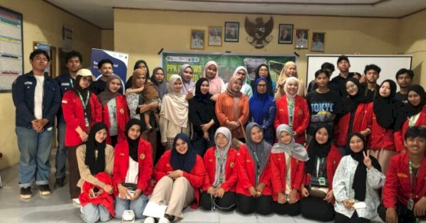TIM CARA’DE Unhas Ajarkan Budidaya Maggot untuk Warga Desa Tinggimae