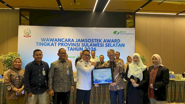 Chief Finance Officer (CFO) Kalla Toyota, Sjaiful Kasyim (batik collar) saat menghadiri wawancara Jamsostek Award 2026 di Hotel The Rinra Makassar. (Dok. Gita/HN)
