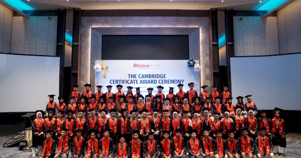 Ratusan Siswa Terima Sertifikat Cambridge, Briton Tegaskan Komitmen Standar Internasional