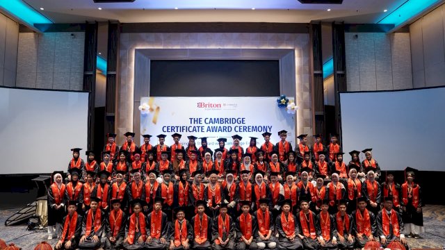 Pelaksanaan Celebration of Success yang dirangkaikan dengan Cambridge Graduation ke-9 di Ballroom Sandeq Hotel Claro Makassar. (Dok. Gita/HN)