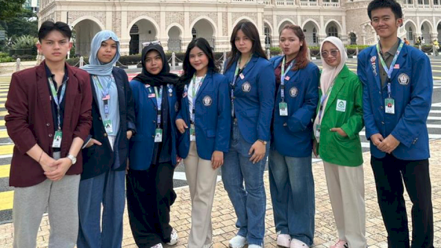 Mahasiswa yang mengikuti mengikuti Education Impact Study International (EISI) yang diselenggarakan di Malaysia. (Dok. UIN)