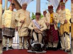 Politik Simbol Antara Hormat pada Adat dan Tafsir Publik