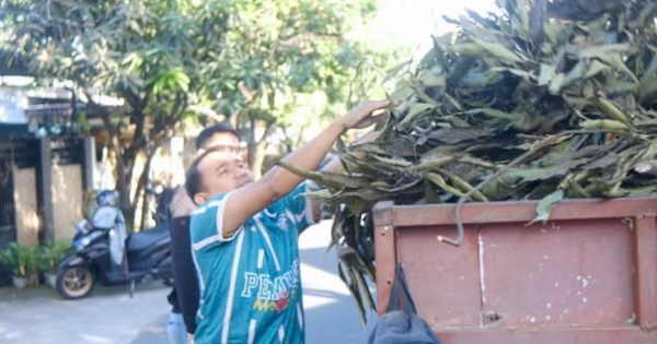 DPMPTSP Makassar Kerja Bakti Dukung Gunung Sari Hadapi Penilaian Kelurahan Tingkat Nasional