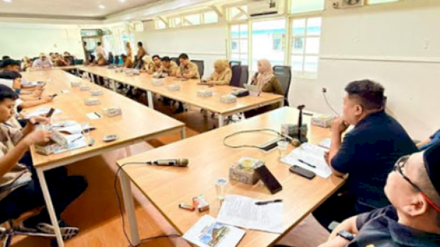 Komisi D DPRD Kota Makassar bersama Disdik menggelar Rapat Kerja, di Ruang Badan Anggaran Kantor Sementara DPRD Kota Makassar, Jalan Hertasning, Senin (29/6/2026). (Dok. Sindo Makassar)