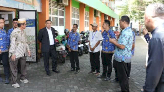 Peninjauan dilakukan di SMP Negeri 6 Makassar dan SMP Negeri 3 Makassar untuk memastikan seluruh tahapan berjalan lancar. (Dok. Disdik)