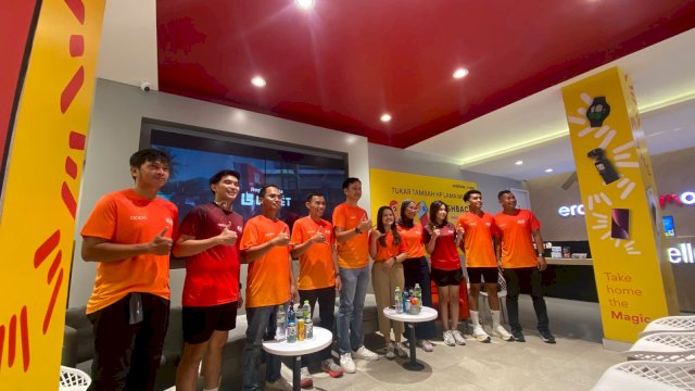Sesi foto bersama press conference Erafone Run Makassar 2026. (Dok. Gita/HN)