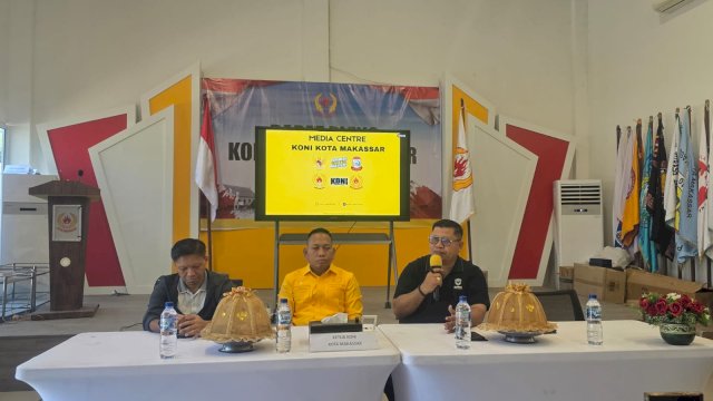 Auditor Internal Komite Olahraga Nasional Indonesia (KONI) Kota Makassar, Ayuzar saat menyampaikan bantahannya. (Dok. HN)