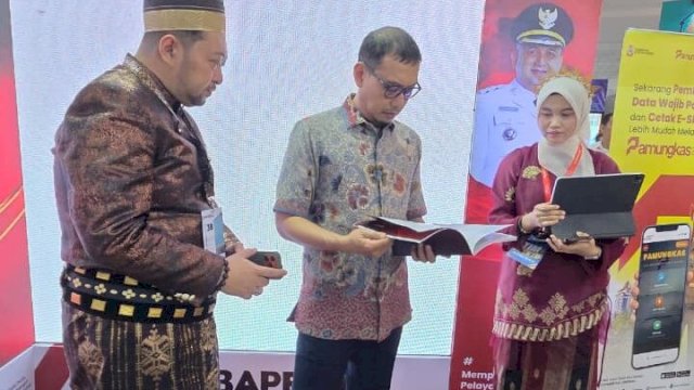 Kepala Bapenda Kota Makassar, Andi Asminullah (tengah). (Dok. HN)