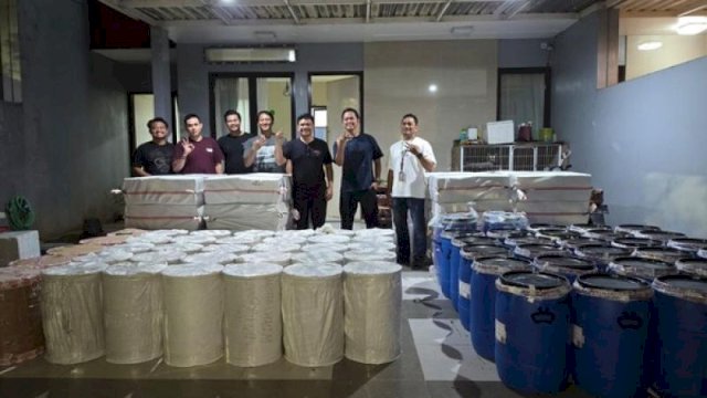 Barang bukti lebih dari 1,5 ton bahan baku diduga untuk produksi karisoprodol ilegal disita polisi dalam pengembangan kasus clandestine laboratory Semarang ||(foto_Handover) 