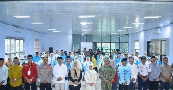 Bupati Ratnawati Lepas 44 JCH Sinjai, Titip Pesan Jaga Kekompakan